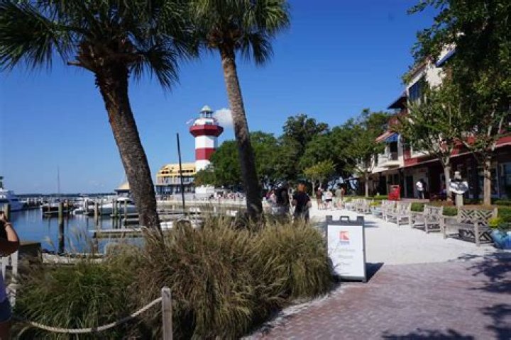 10 places to find cute guys this summer