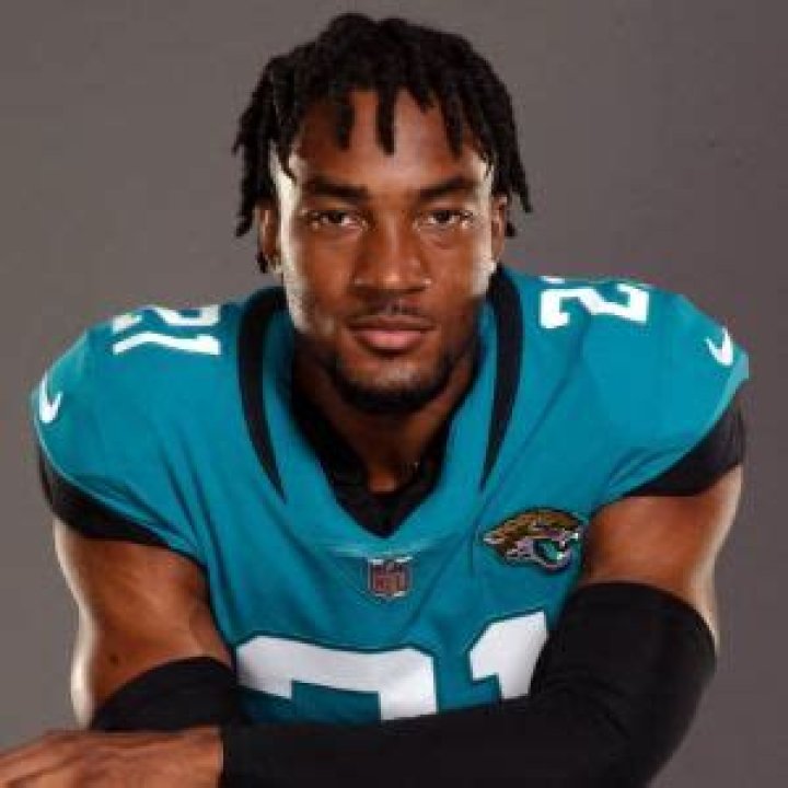 CJ Henderson Wiki; NFL, Parents, Brother, Girlfriend, High School, Contract, Height