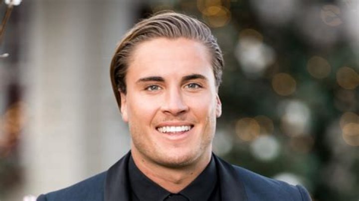 Why was Nathan Favro eliminated from the Bachelorette? Explore Nathan Favro wiki facts